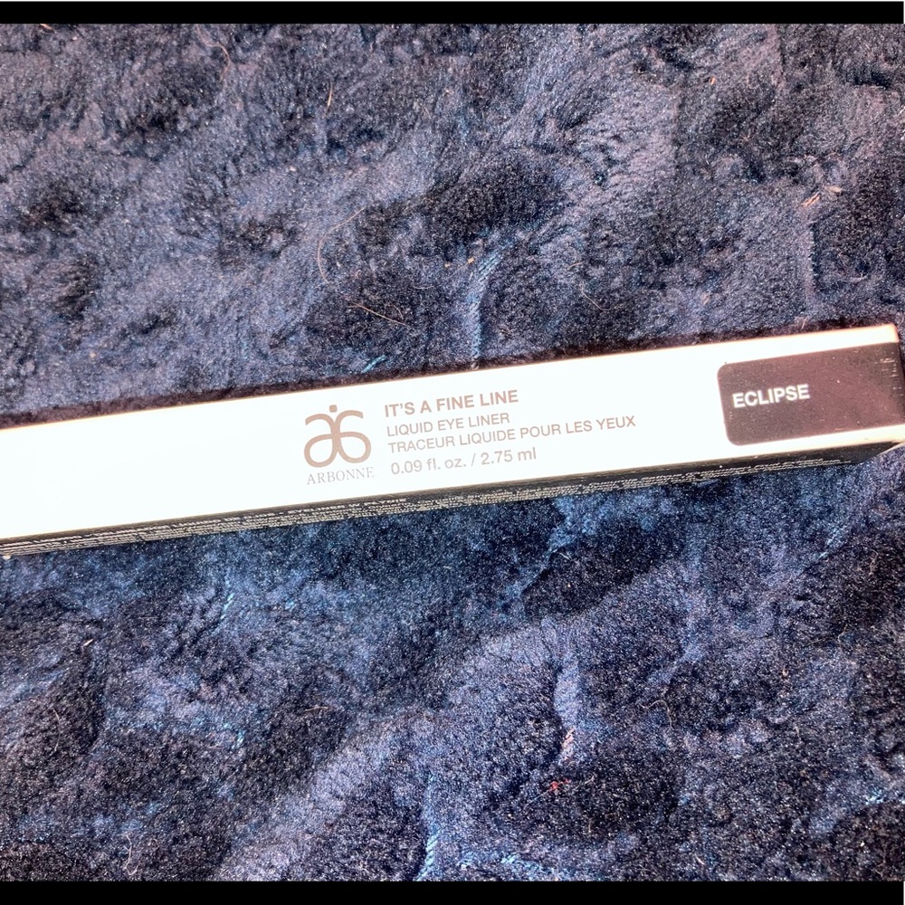 Arbonne liquid eyeliner in Eclipse